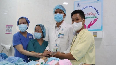 Người cha đóng hai vai trong Ngày Thầy thuốc Việt Nam