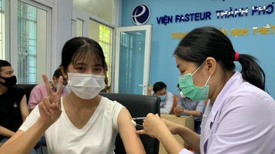 TP.HCM tiêm vaccine COVID-19 cho hơn 80 nhà báo 