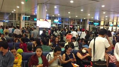 Nhiều chuyến bay đến TP.HCM phải hạ cánh ở... Cam Ranh