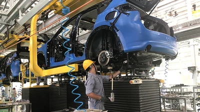 Doanh số lao dốc, ngành ô tô kiến nghị giảm 50% phí trước bạ 