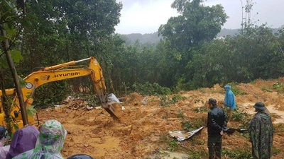 Sạt lở núi vùi lấp 4 công nhân 