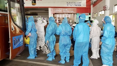 Gia Lai đón 22 phụ nữ mang thai từ Bình Dương về quê