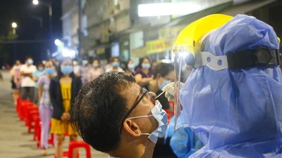 Công ty có 81 ca nhiễm trong 1 ngày, Bình Dương lấy mẫu 4000 dân trong đêm 