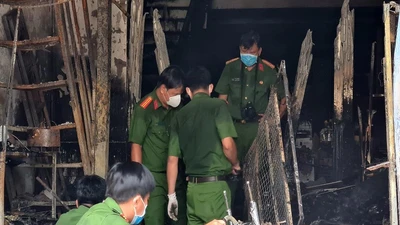 Bắt đầu khám nghiệm hiện trường vụ cháy làm 5 người chết thảm ở Bình Dương