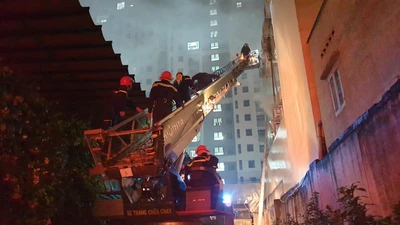 Hình ảnh vụ cháy quán karaoke tại Bình Dương, nhiều người chết 