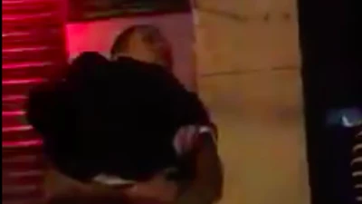 Ca sĩ Tuấn Hưng lao vào đám cháy cứu người