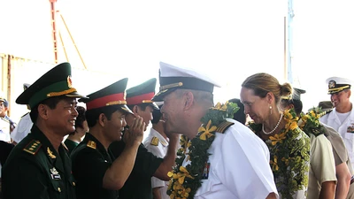 Hải quân Mỹ xây trường và bệnh viện cho Đà Nẵng