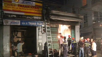 Cả căn nhà bị thiêu rụi tại trung tâm Đà Nẵng