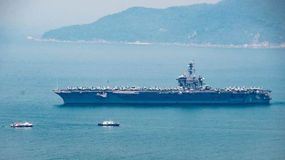  Tàu sân bay USS Carl Vinson đã neo tại vịnh Đà Nẵng
