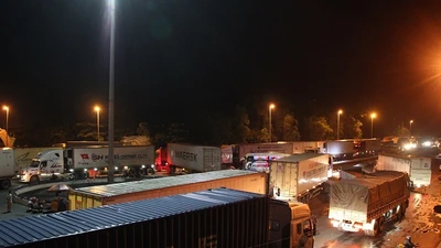 Tai nạn liên hoàn, hầm Hải Vân kẹt cứng