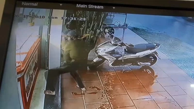 Bịt mặt cướp tiệm vàng táo tợn ở Quảng Nam