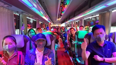 Các bác sĩ đi xe từ Nghệ An vào 'chi viện' cho Đà Nẵng