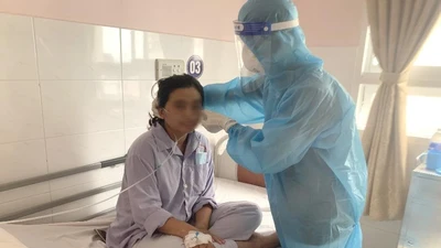 Cần Thơ: Chạy đua từng phút cứu sản phụ nhiễm COVID-19