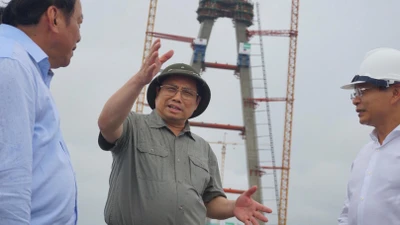 Thủ tướng Phạm Minh Chính kiểm tra thi công cầu Mỹ Thuận 2