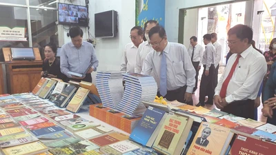  Triển lãm sách 'Cần Thơ với bản sắc văn hoá sông nước vùng ĐBSCL'