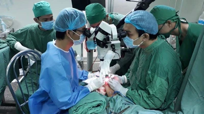 Nối bàn chân bị đứt lìa cho bệnh nhân bị tai nạn giao thông