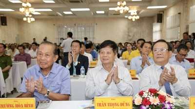 Hàng trăm phần quà ý nghĩa đến với ngư dân và học sinh tại Bạc Liêu