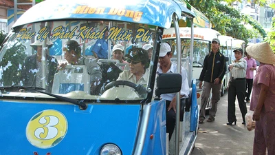 Mở 3 tuyến xe buýt điện tại TP.HCM