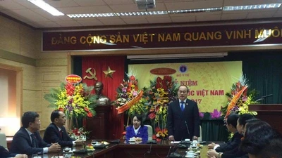 Chủ tịch Nguyễn Thiện Nhân chúc mừng Bộ Y tế 