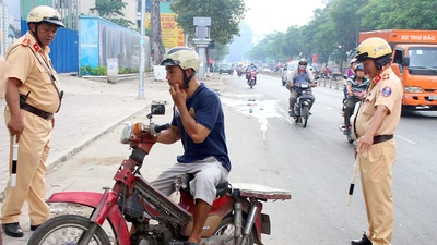 CSGT TP.HCM nói gì về việc thu hồi xe máy “quá đát”?