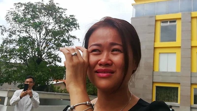 Cư dân Carina bật khóc khi nhận thông báo bị cắt hỗ trợ