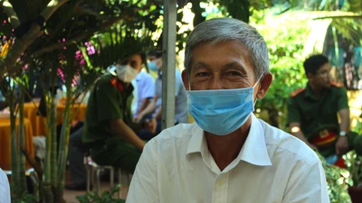 'Bác Hai Nghĩa ăn hủ tiếu là không để thừa một miếng nào'