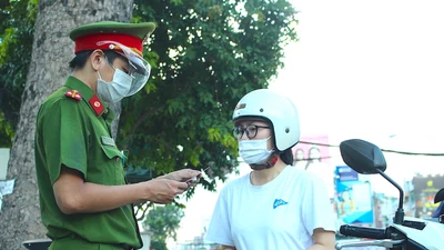 Thực hiện Chỉ thị 16, dân ra đường sẽ bị kiểm tra các loại giấy tờ gì?