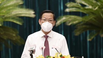  Ông Phan Văn Mãi: ‘Năm 2022, TP.HCM có thể tăng trưởng theo hình chữ V'