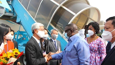 Tổng thống Sierra Leone cùng phu nhân đã đến TP.HCM