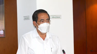 Ông Nguyễn Văn Lâm, Phó Giám đốc Sở LĐ-TB&XH TP.HCM, thông tin tại buổi họp báo. Ảnh: NGUYỄN NHÂN