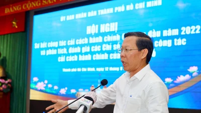 Chủ tịch UBND TP.HCM Phan Văn Mãi phát biểu tại hội nghị. Ảnh: NGUYỆT NHI