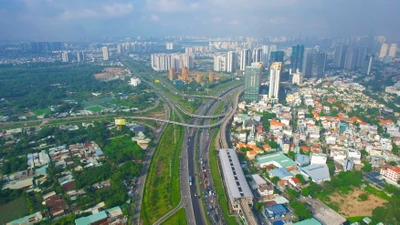 Chủ tịch UBND TP.HCM: Giảm áp lực tại khu trung tâm, hình thành đô thị vệ tinh