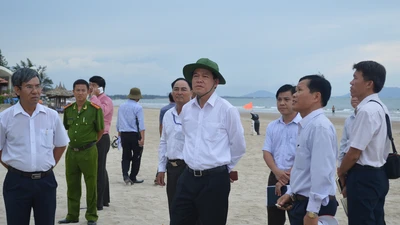 Bí thư Tỉnh ủy Bà Rịa-Vũng Tàu đi thị sát biển