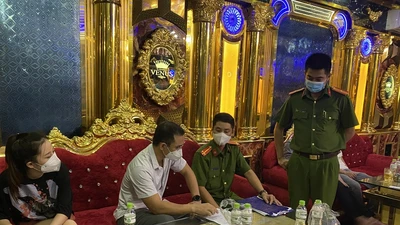 Bà Rịa- Vũng Tàu: Quán karaoke lén tổ chức ăn nhậu, hát hò