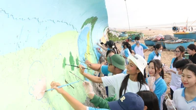 Hoa hậu H’Hen Niê cùng người dân Bà Rịa-Vũng Tàu bảo vệ môi trường xanh