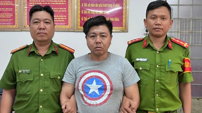 Bắt khẩn cấp tài xế xe ôm đập phá đồ đạc của người phụ nữ tại nhà ga T3