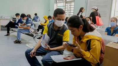 Người lao động đang làm việc, nhận hỗ trợ ra sao?