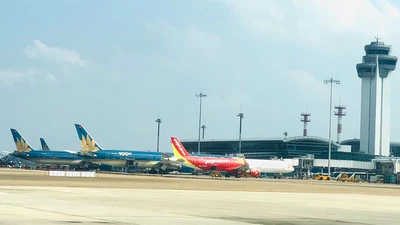 Vé máy bay tết: Rụt rè mở bán, rón rén đặt mua