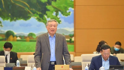 Hội thẩm nhân dân mặc áo choàng khi xét xử: Chưa thống nhất