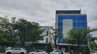 Bệnh viện 7 tầng giữa TP Đà Nẵng xây không phép