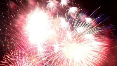 Pháo hoa rực sáng trên bầu trời TP.HCM