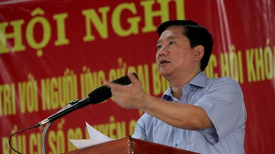 Bí thư Thăng: 'Các ông thử chui vào nhà dân xem có ở được không?'