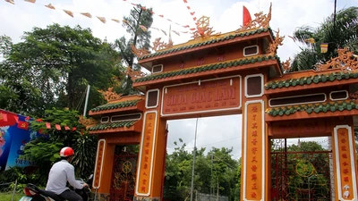 Ngôi chùa gần 300 năm tuổi giữa lòng thành phố