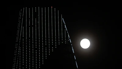 Ngắm “siêu trăng” sau 69 năm xuất hiện ở TP.HCM