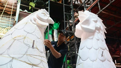 Đại gia đình gà “khổng lồ” chờ xuống phố Nguyễn Huệ