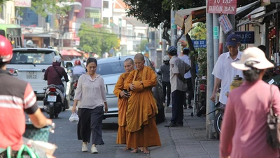 Vỉa hè quận 1 hai ngày sau tuyên bố của ông PCT