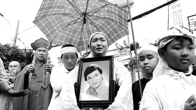 Nghẹn ngào tiễn đưa nghệ sĩ Thanh Sang về nơi yên nghỉ