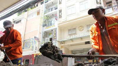 Tất bật 'thay áo mới' cho khu phố Tây Bùi Viện