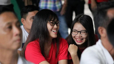 CĐV sung sướng xem U22 dội mưa bàn thắng vào Đông Timor