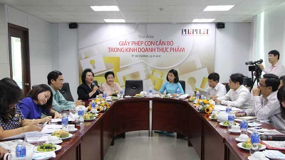 Nuôi gà chỉ mất 40 ngày, xin giấy phép mất cả tháng 